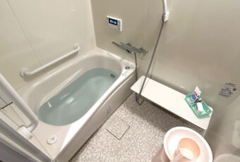 施工後の浴室リフォームのお写真です。<br />
TOTOショールームに同行させていただき、実物を見ながら商品選定させていただきました。<br />
<br />
TOTO　サザナ　HTシリーズ