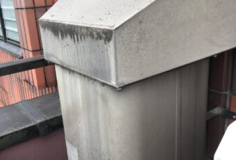 屋外のダクトです。